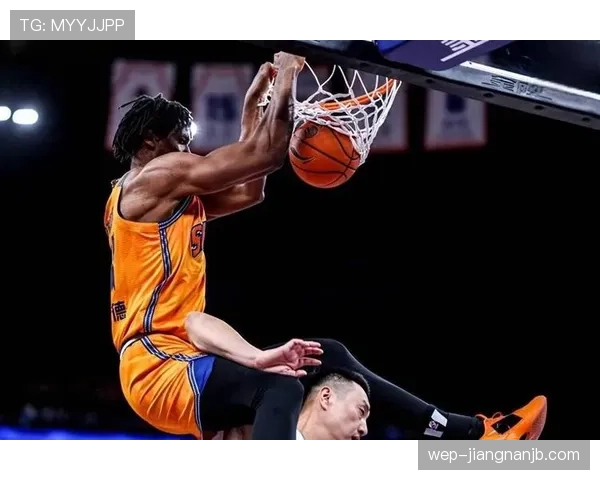 挡拆对位内线拉开空间，威廉姆斯较赛季初投射更高效