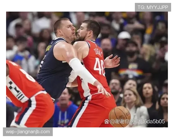 恩比德背身单打与挡拆拉开与约基奇内线效率差异