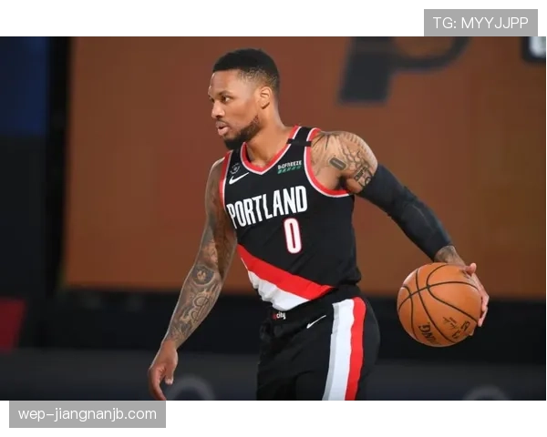 利拉德突破施压拉开空间，助开拓者关键时刻得分爆发