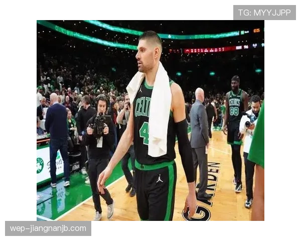 武切维奇高位挡拆为外线射手拉空间，比上季更高效组织