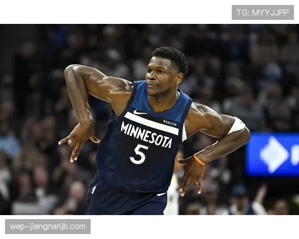 爱德华兹单打拉开空间，较上季三分占比上升